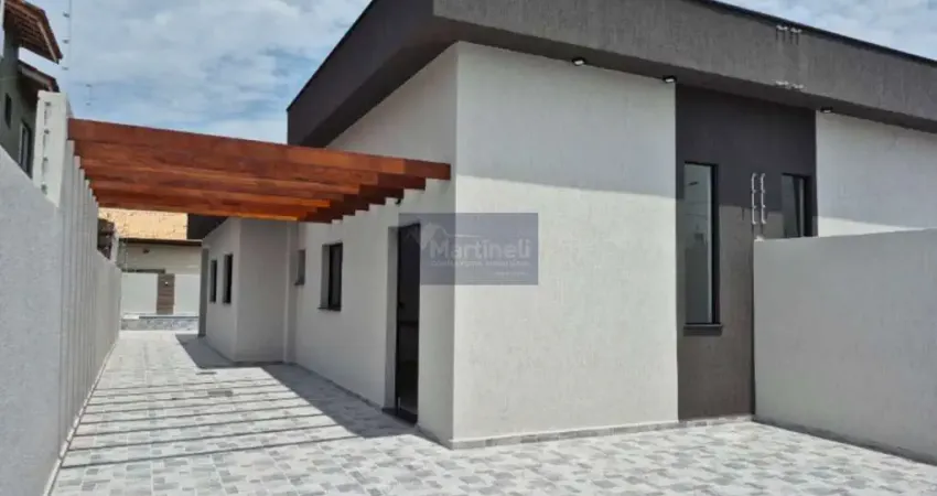 Casa à venda em itanhaém-sp, no bairro grandesp, com 2 quartos, 1 suíte, 1 sala, 3 banheiros, 4 vagas de garagem e 68m² de área.