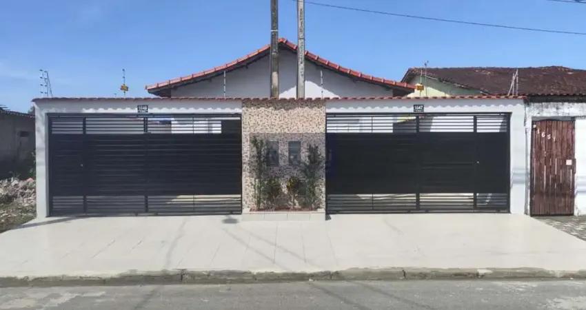 Casa à venda em mongaguá-sp, bairro jussara: 2 quartos, 1 suíte, 2 vagas de garagem, 67m². aproveite!