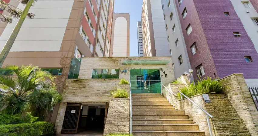 Apartamento à venda com 3 dormitórios e planta versátil no Bigorrilho/Champagnat, Curitiba/PR.
