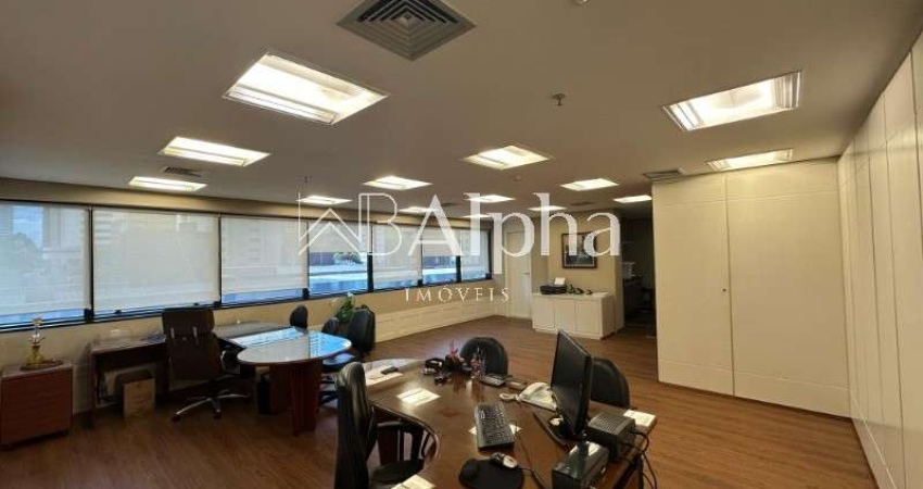 Sala mobiliada para locação no Edifício Murano em Alphaville - SP