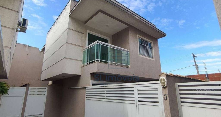 Casa com 2 dormitórios à venda, 95 m² por R$ 320.000 - Village Rio das Ostras - Rio das Ostras/RJ