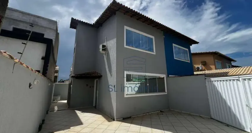 Casa duplex com 3 quartos para locação no Village, Rio das Ostras