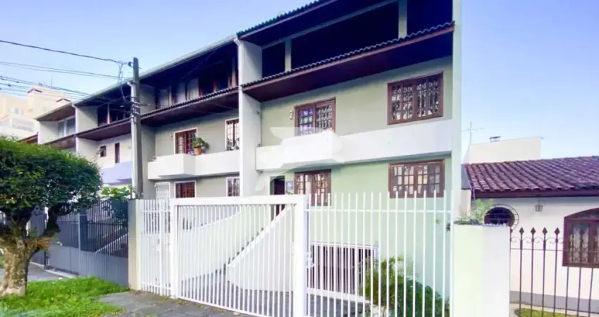 Casa com 3 quartos para alugar no Água Verde, Curitiba