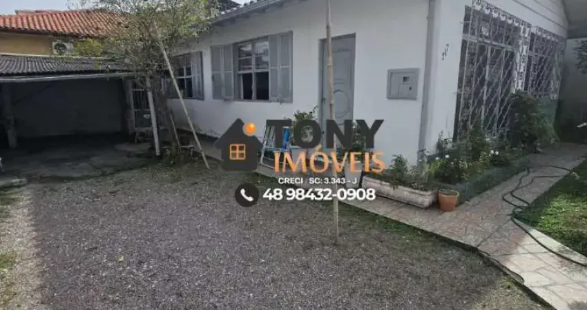 Casa comercial de 3 dormitórios à venda no bairro Praia Comprida - São José - CA1744