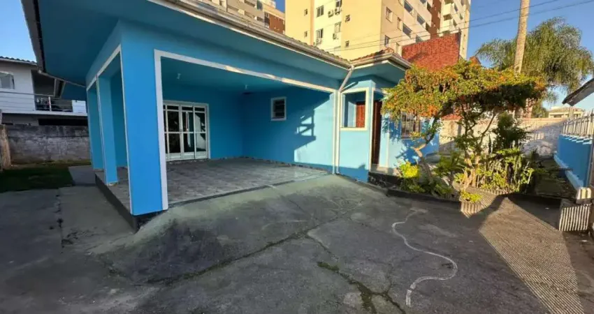 CASA ESPAÇOSA COM 3 QUARTOS E 140M2 EM AREIAS - CA1769