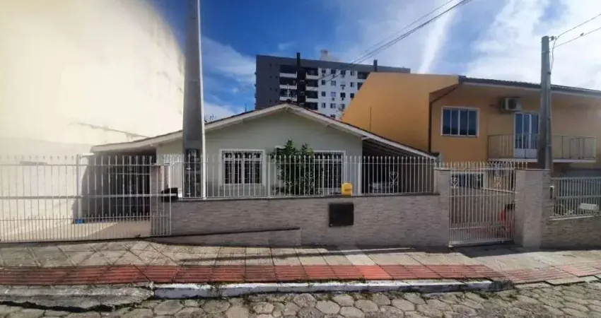 Casa com 6 quartos à venda no Ipiranga, São José 