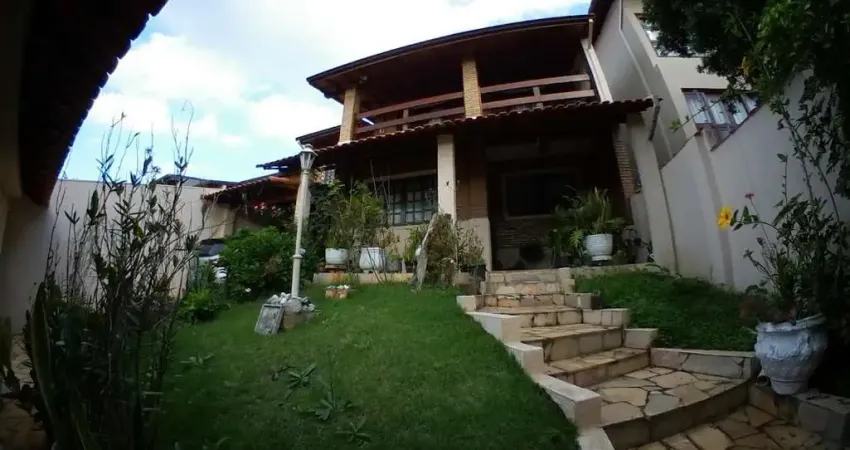 Casa com 3 dormitórios à venda, 220 m² por R$ 800.000,00 - Vila Suissa - Mogi das Cruzes/SP