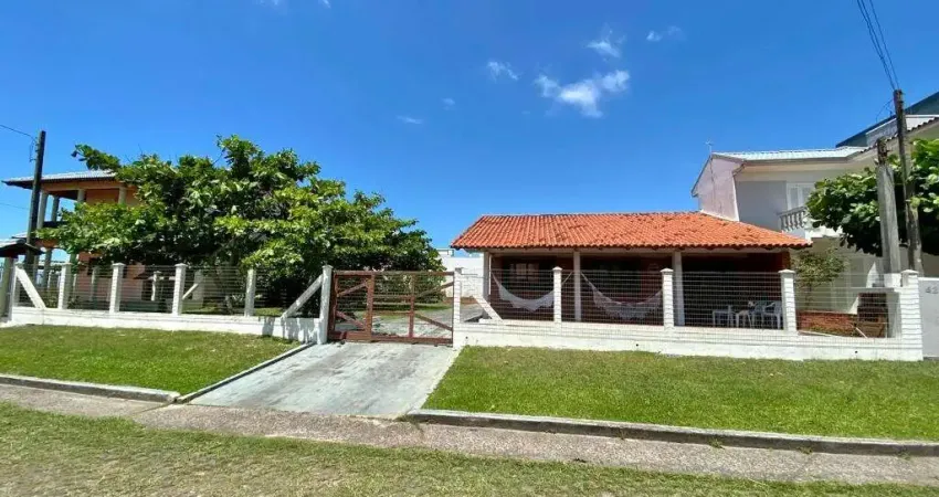 Casa para Venda - 146.85m², 4 dormitórios, 2 vagas - Areias Brancas