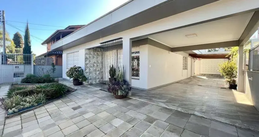 Casa para Venda - 210m², 3 dormitórios, sendo 1 suites, 2 vagas - Interlagos