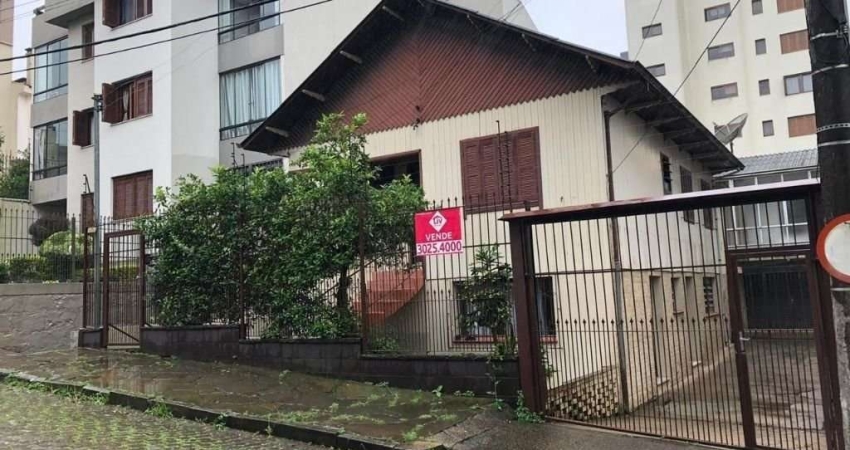 Casa para Venda - 360m², 3 dormitórios, sendo 1 suites, 3 vagas - Panazzolo