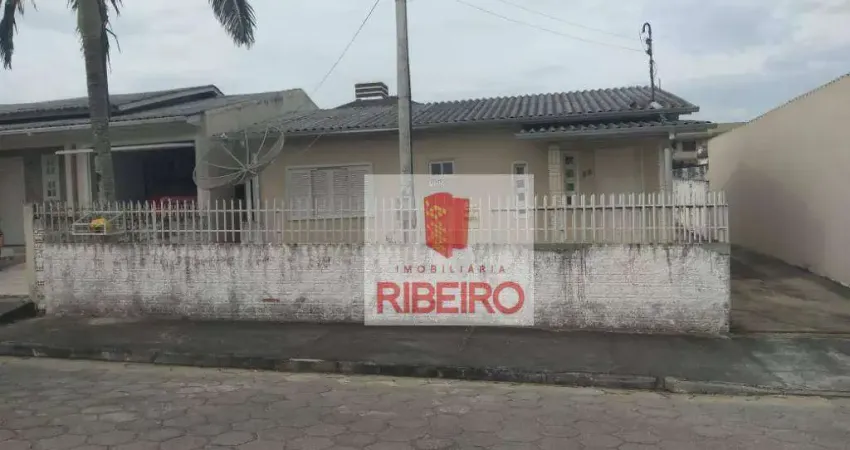 Casa com 3 dormitórios e Edícula com Área de Churrasco à venda, 120 m² por R$ 370.000 - Coloninha - Araranguá/SC