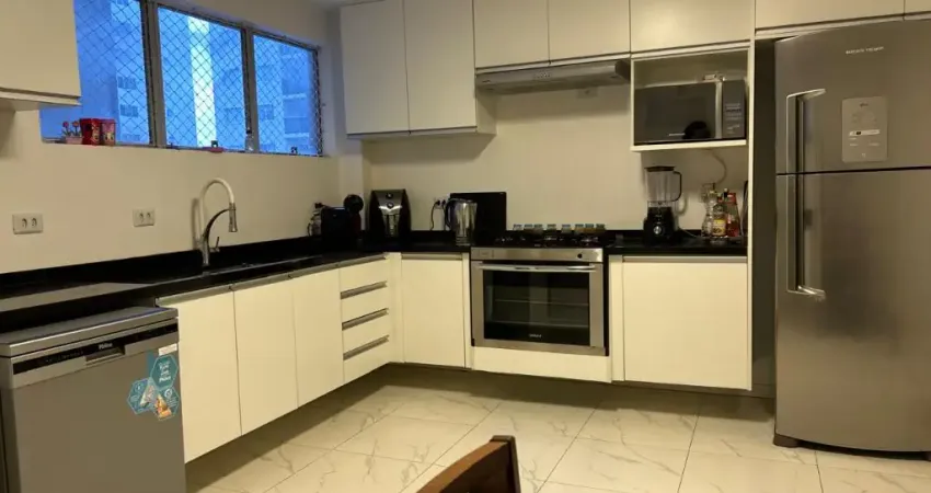 4 quartos (1 suíte) no centro com vaga dupla em 154m2 e ensolarado.