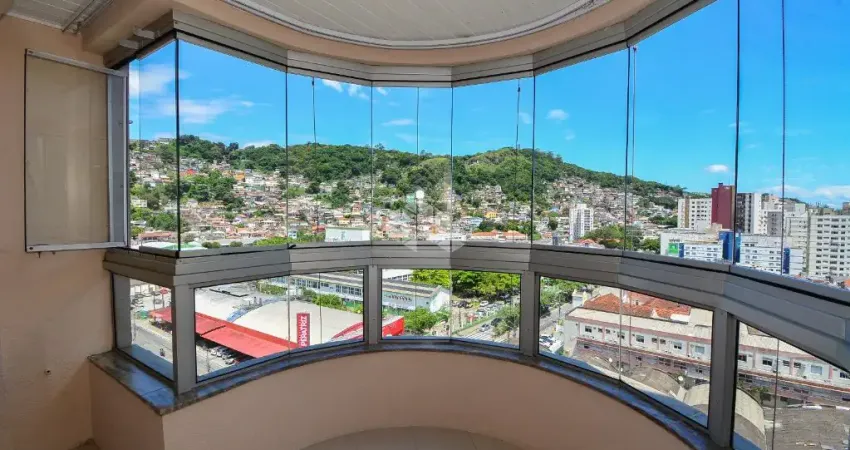 APARTAMENTO DUPLEX  COM 3 QUARTOS SENDO 1 SUÍTE E 1 VAGA DE GARAGEM NO CENTRO DE FLORIANÓPOLIS/SC