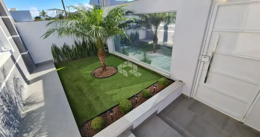 CASA COM 3 QUARTOS SENDO 1 SUÍTE E 2 VAGAS DE GARAGEM NO CARIANOS EM FLORIANÓPOLIS/SC