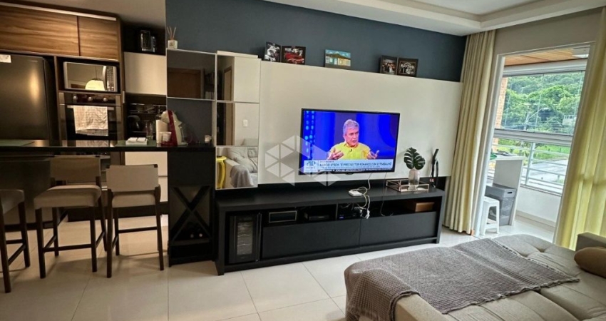 APARTAMENTO DE 2 QUARTOS COM 1 SUÍTE E 2 VAGAS EM FLORIANÓPOLIS JOÃO PAULO