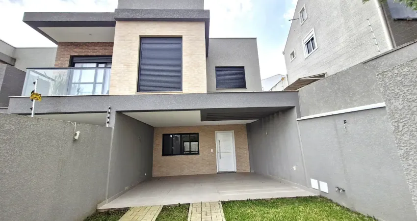 Belíssimo sobrado no tingui com 114m² com 03 quartos 02 vagas de garagem e amplo terreno nos fundos