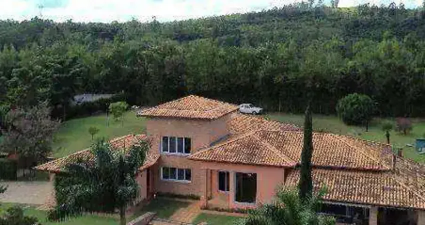 Excelente casa em condominio fechado para venda com toda infraestrutura, exelente area de lazer, lugar previlegiado.