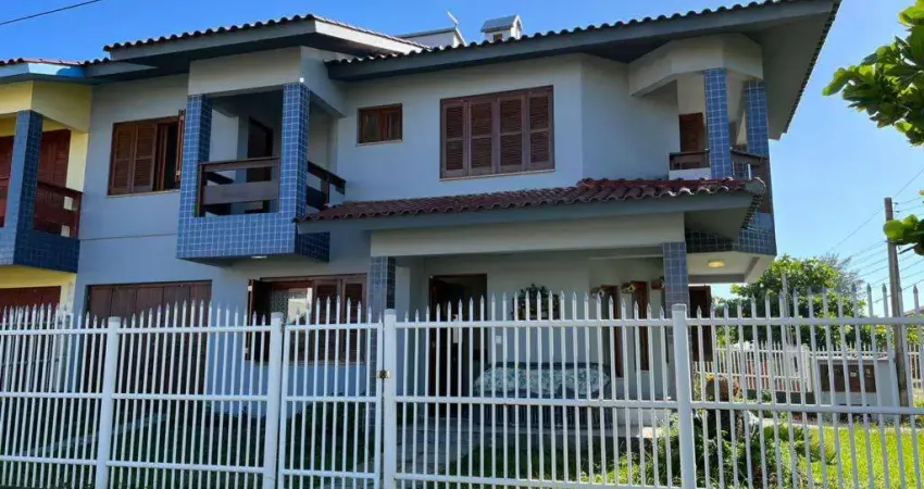 Casa 03 Dorm à venda no Bairro CAPÃO NOVO com 120 m² de área privativa - 1 vaga de garagem