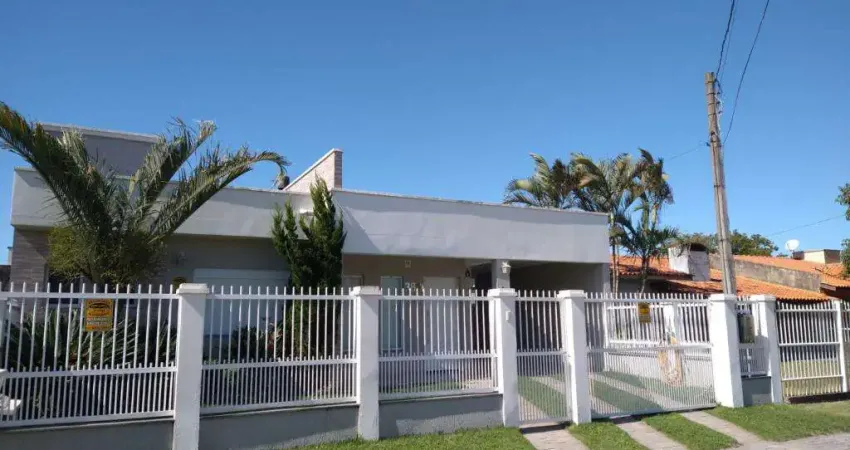 Casa 02 Dorm à venda no Bairro CAPÃO NOVO com 150 m² de área privativa - 1 vaga de garagem