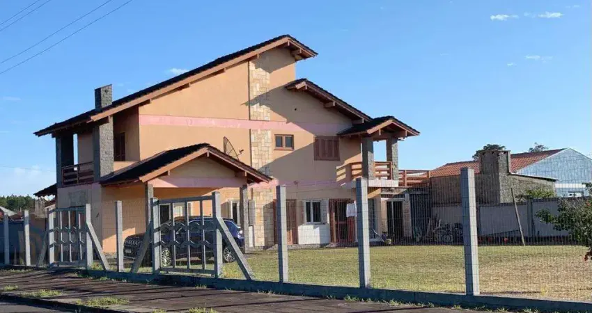 Sobrado 04 Dorm à venda no Bairro VILLAGE com 300 m² de área privativa - 4 vagas de garagem