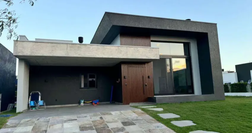 Casa 04 Dorm à venda no Bairro CAPÃO DA CANOA com 184 m² de área privativa - 2 vagas de garagem