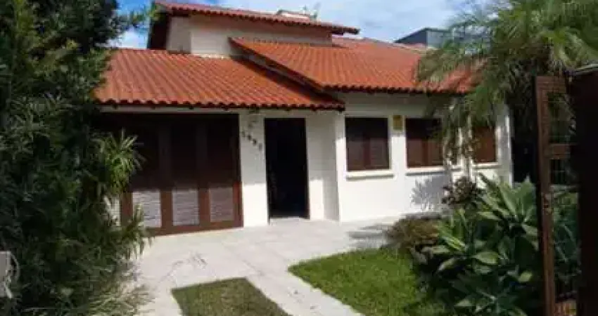Casa 04 Dorm à venda no Bairro CAPÃO NOVO - 2 vagas de garagem