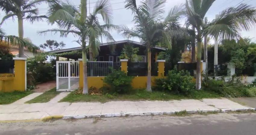Casa 02 Dorm à venda no Bairro CAPÃO NOVO - 3 vagas de garagem
