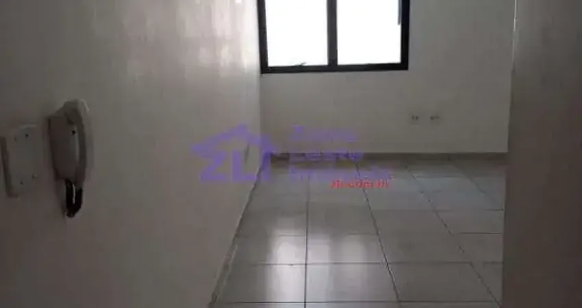 Sala comercial com banheiro privativo e copa em localização de vasto comercio e condução