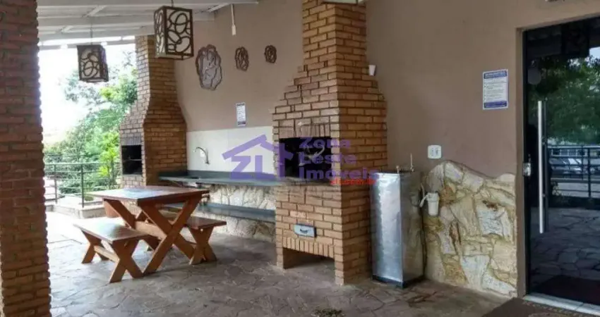 Apartamento com 3 dormitórios, 1 banheiro, sem vaga.