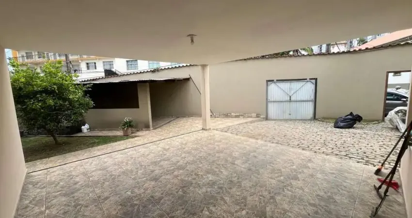 Casa térrea para venda com 2 dormitórios em frente ao Shopping de Mogi.