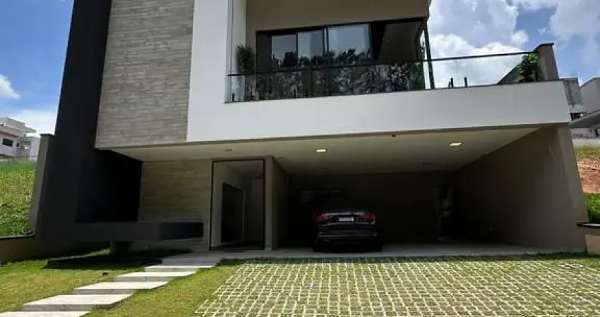 Sobrado para venda com 3 suítes e piscina no Condomínio Granja Anita.
