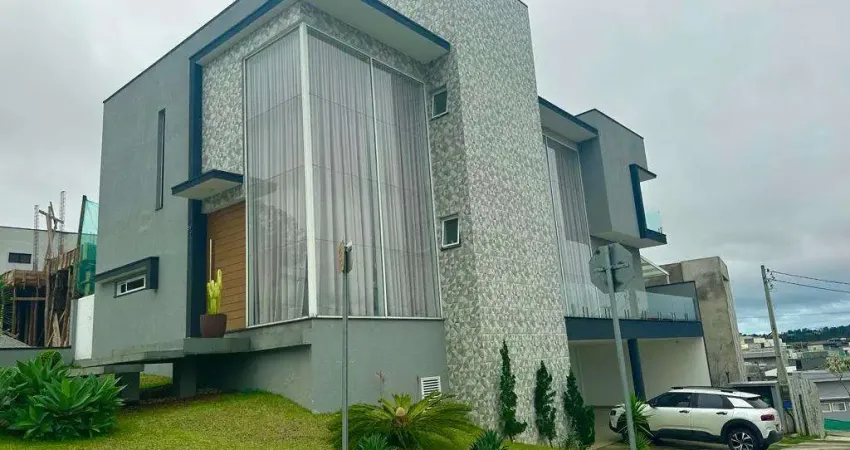 Sobrado para venda com 3 suítes e piscina no Bella Citta Fazenda Rodeio em Mogi.