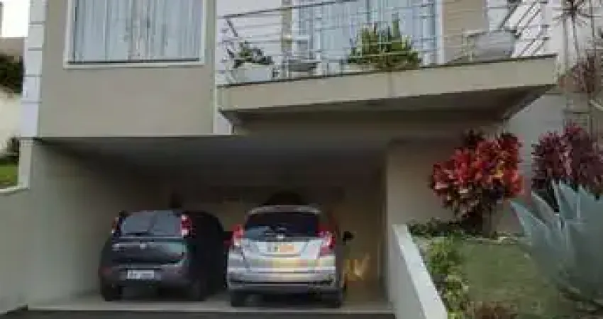 Casa assobradada para venda com 3 dormitórios no Condomínio Aruã em Mogi das Cruzes