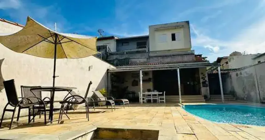 Casa para venda com 4 dormitórios e piscina no Parque Santana em Mogi das Cruzes