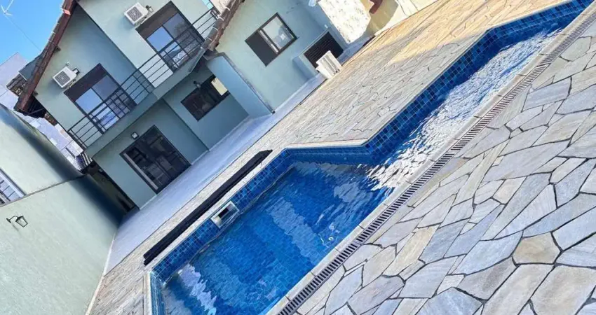 Sobrado para venda com 3 dormitórios e piscina na Vila Suissa em Mogi das Cruzes