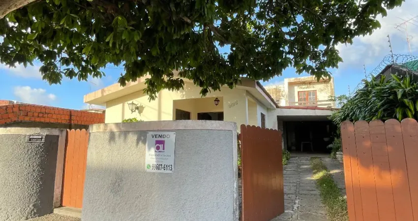 Casa com 2 quartos à venda na Rua Praia de Galinhos, 9195, Ponta Negra, Natal