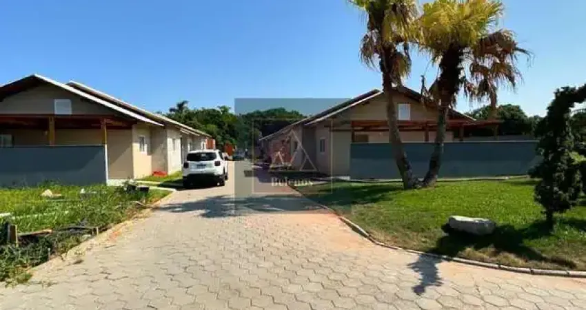 Casa em Condomínio Fechado na Praia de Barra Velha/SC - 2 quartos. 1 suíte. 2 vagas. 39 m²