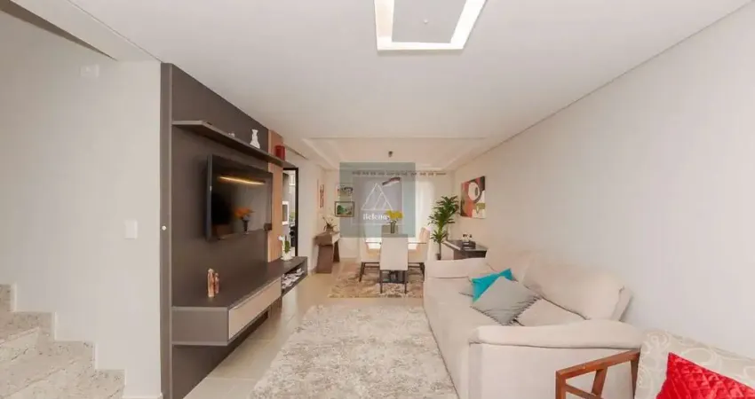 Sobrado em condomínio no santa cândida – 3 quartos, suíte e quintal com churrasqueira