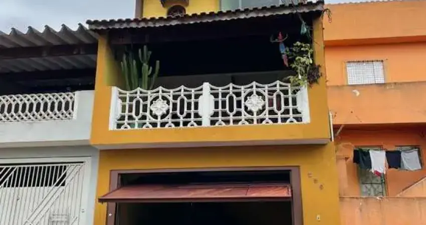 Sobrado para venda com 210 m², 3 Quartos (1 suíte com hidro), 2 Vagas e Churrasqueira em Itaquera - São Paulo/SP.