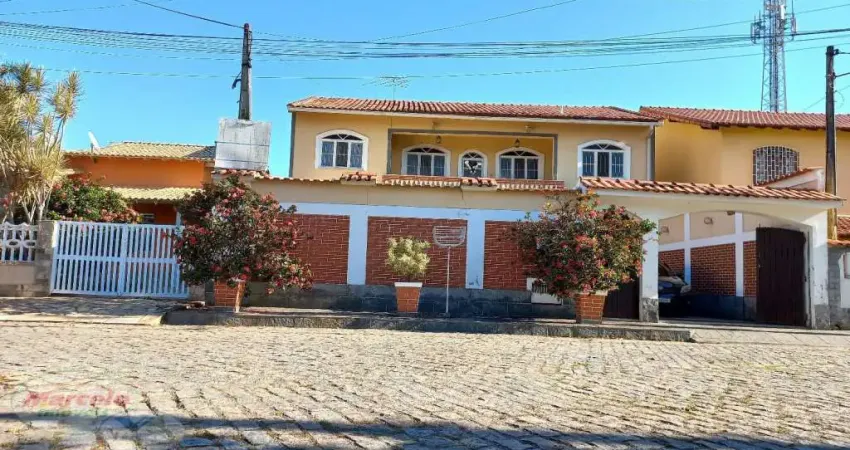 EXCELENTE OPORTUNIDADE! DUPLEX 5 QUARTOS COM 4 SUÍTES. ÓTIMA LOCALIZAÇÃO! CENTRO MARICà.