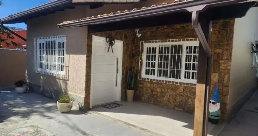 Casa Maravilhosa em Condomínio Fechado com Segurança 24 hs e Lazer