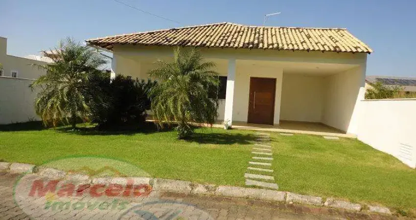 Casa de 3 quartos, 2 suítes no Condomínio - Próximo da Rodovia