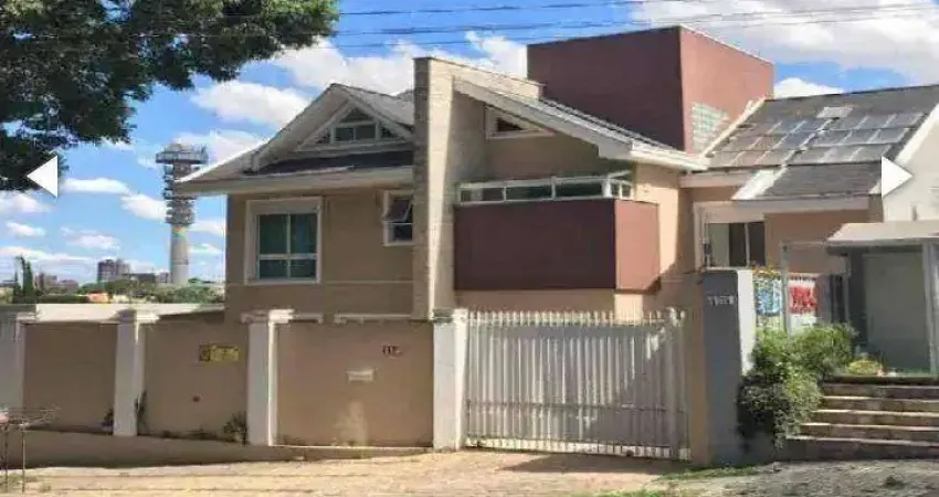 Lindíssima residência com 4 suítes e piscina e quintal no Bairro Mercês