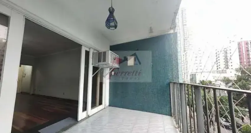 Apartamento com 2 dorimtórios na quadra da praia Pompéia, Santos/SP