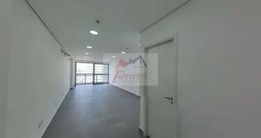 Sala comercial pronta para trabalhar com vista para o Porto de Santos
