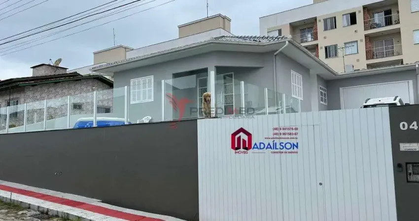 CASA COM 3 QUARTOS E 2 SUÍTES À VENDA,200 M²P POR R$ 893.000 SÃO JOSE SC