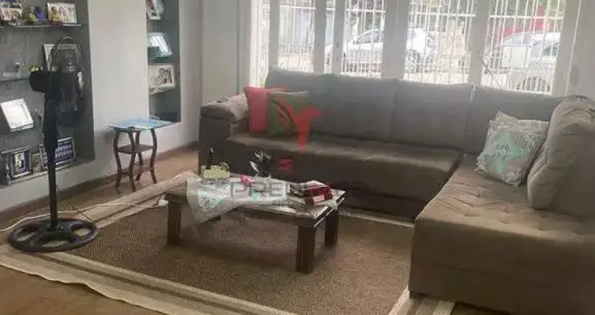 CASA A UMA QUADRA DA DOM JOAQUIM, pronta para moradia, toda reformada, é só se mudar
