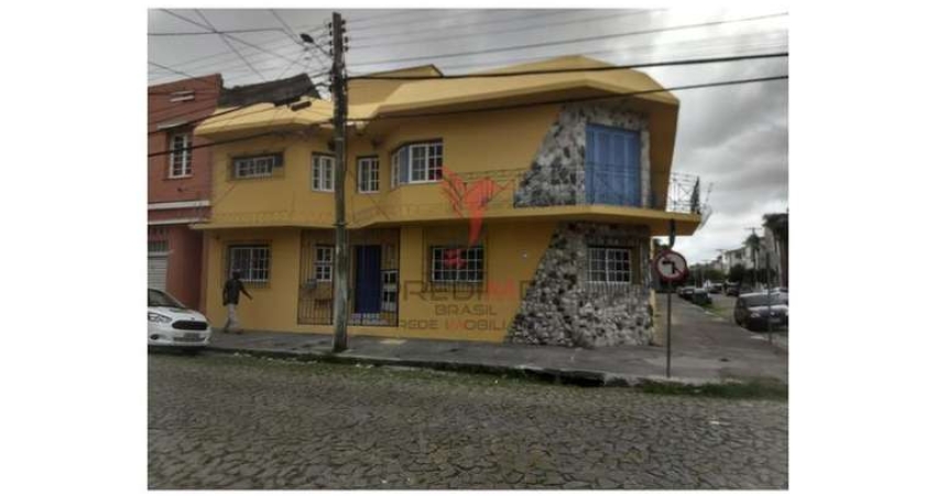 CASA NO CENTRO PRÓPRIO PARA CLINICA OU MORADIA, Sobrado com estacionamento próprio