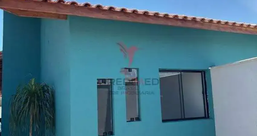 Linda casa de 2 quartos , com piscina, área gourmet,á venda em Itanhaém