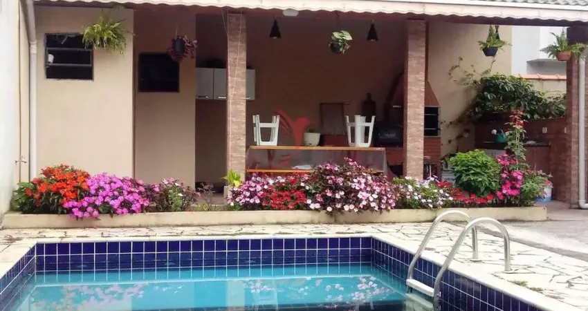 Casa de 3 Quartos, espaço gourmet, churrasqueira,piscina. No Club nos 500 , Guaratinguetá
